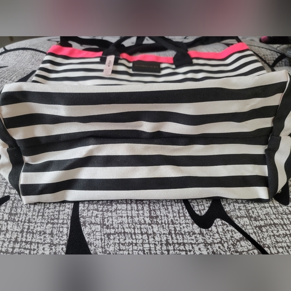 NWT Victoria's Secret Stripped Beach Tote - Picture 7 of 12